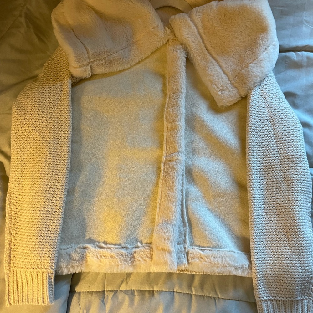White fur sweater :) lightly used.